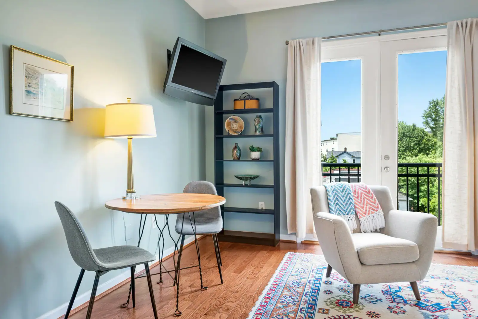 Property photograph at Walker Square, view 11