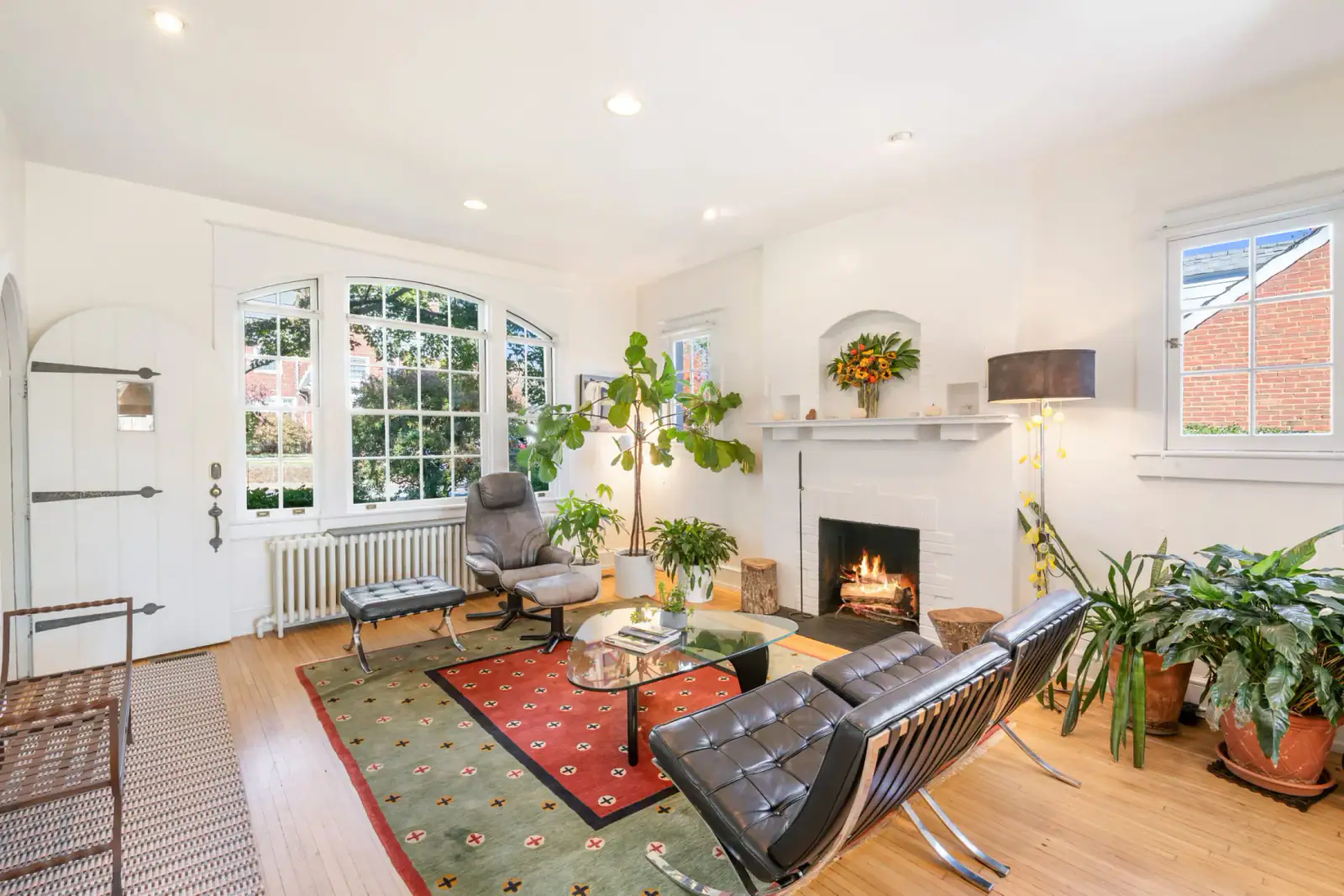 Living area at Evergreen Ave, view 3