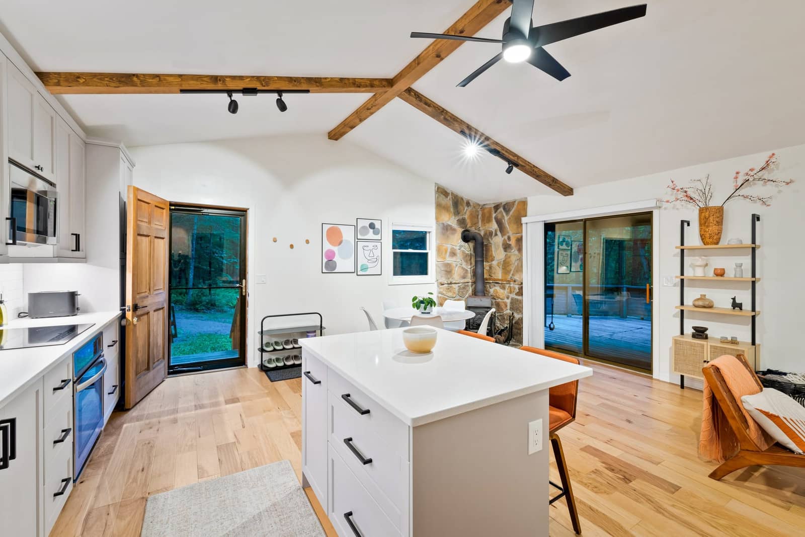 Property photograph at Wabi Sabi Cabin, view 7