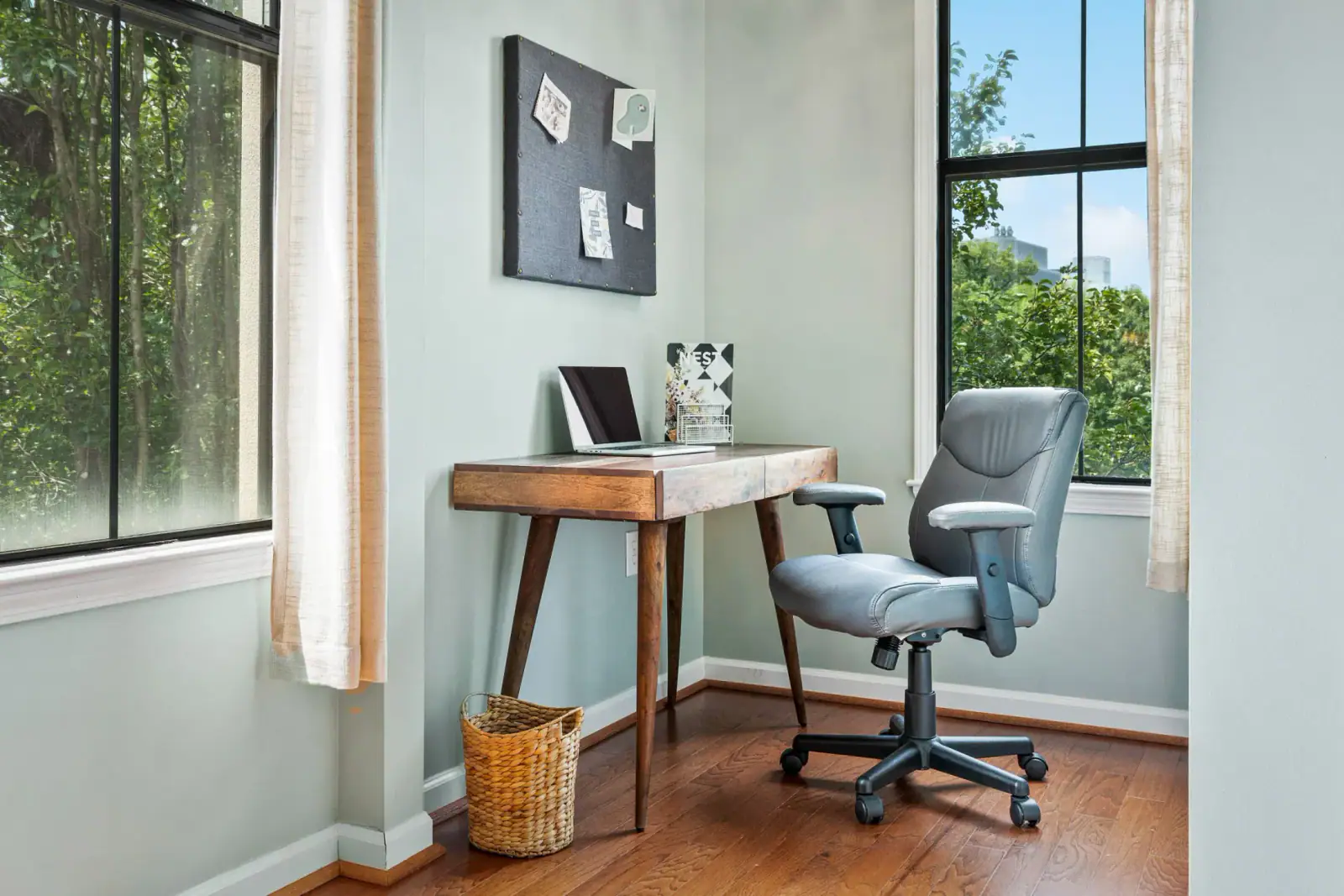 Property photograph at Walker Square, view 10
