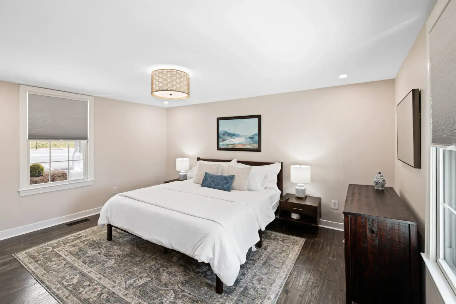 Property photograph at Monticello Avenue, view 4