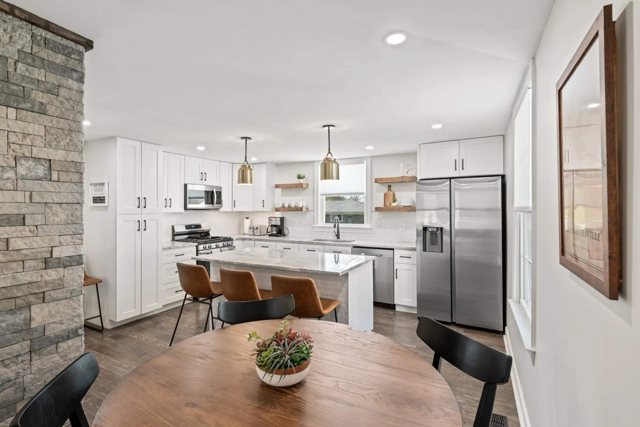 Property photograph at Monticello Avenue, view 7