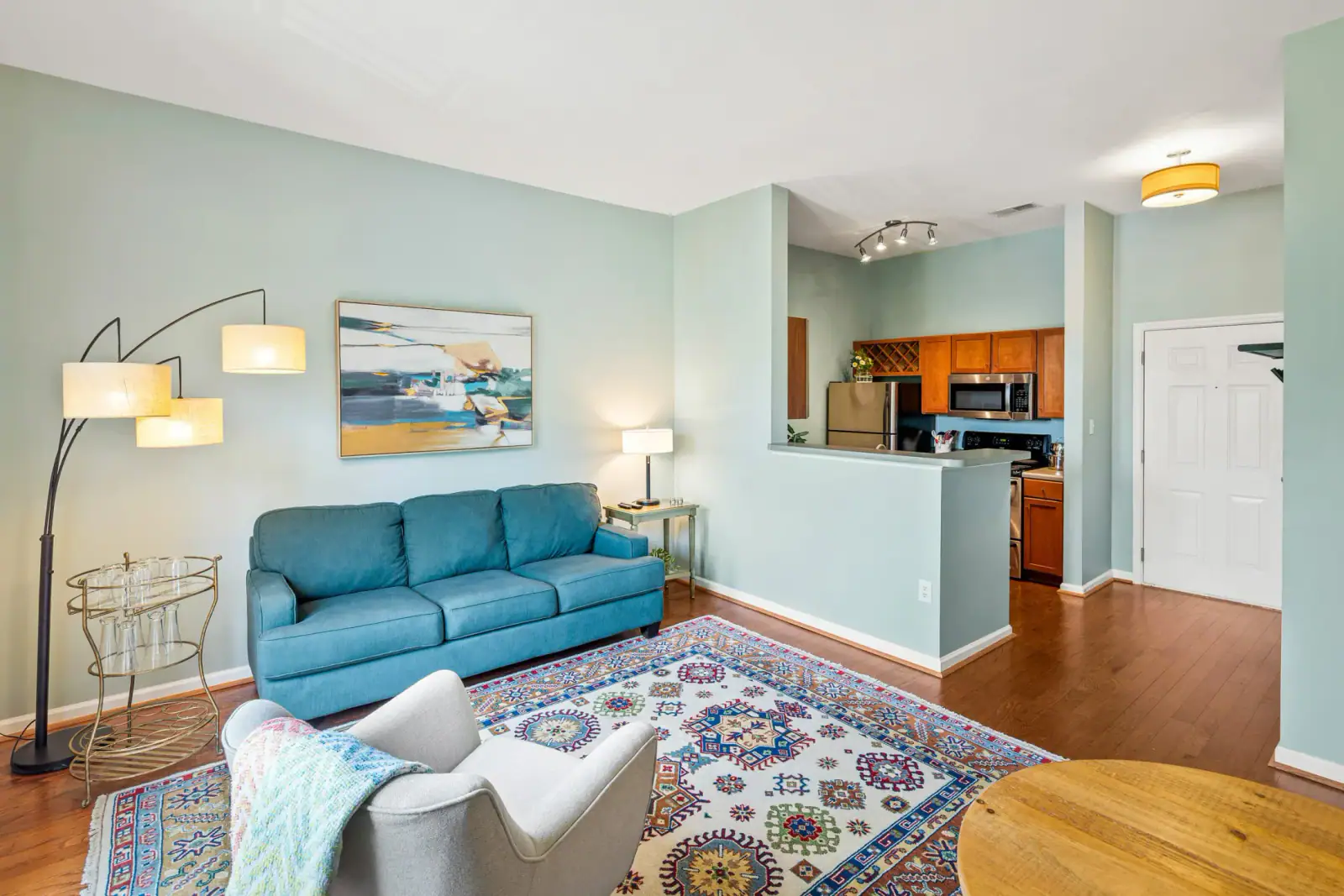 Property photograph at Walker Square, view 6