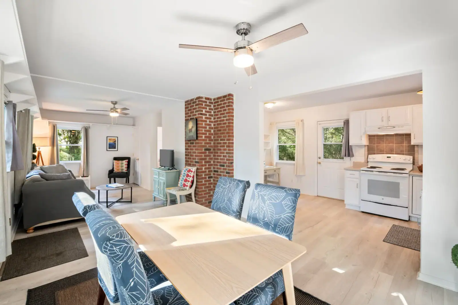 Living area at Windhaven Lane, view 2