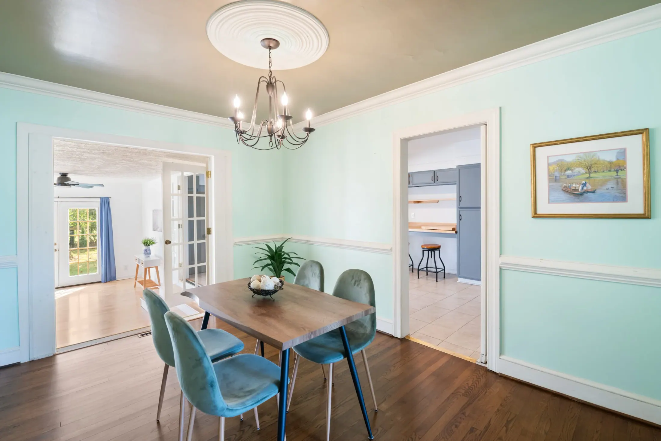 Dining area at Windhaven Lane, view 2