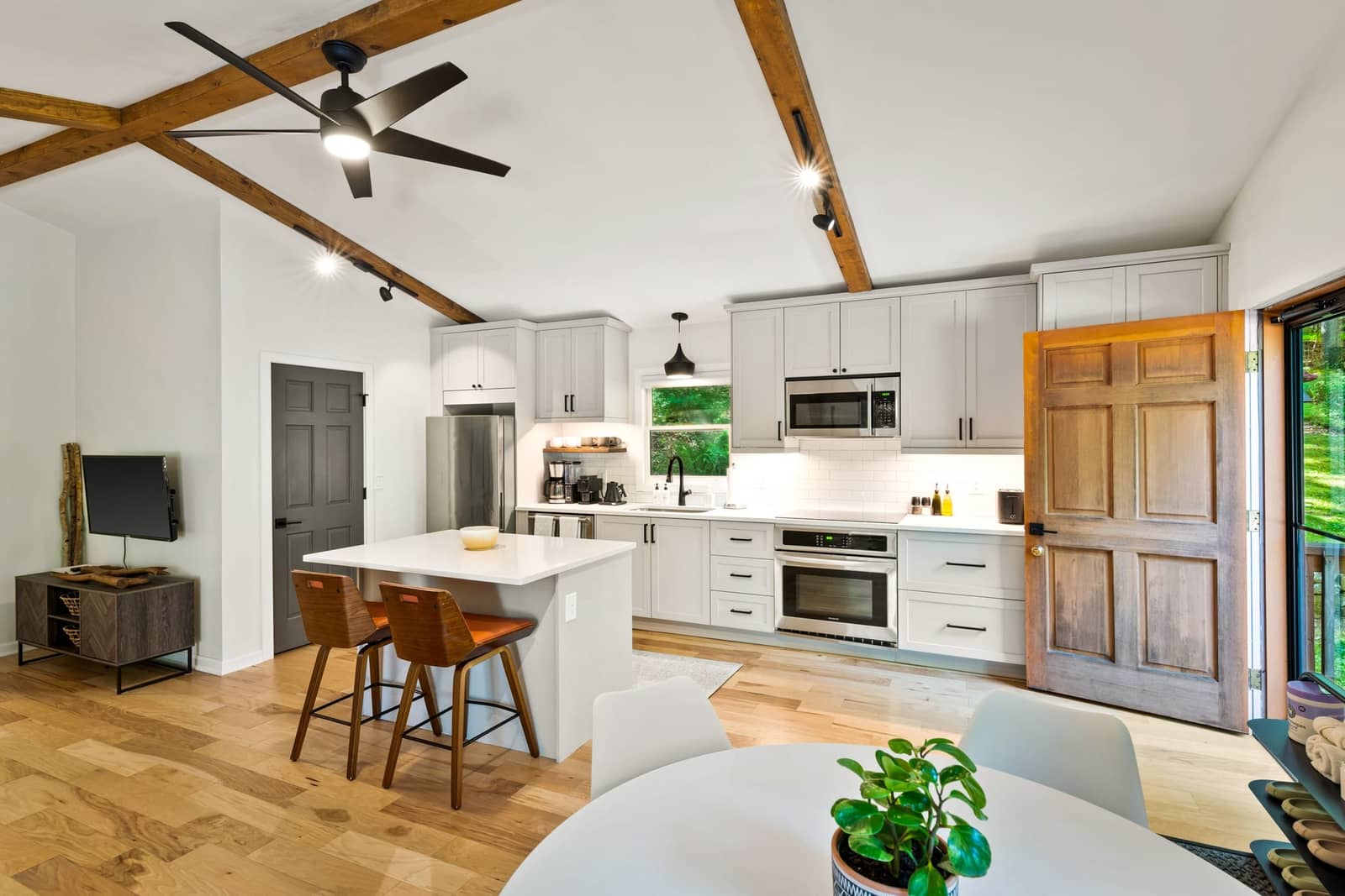 Property photograph at Wabi Sabi Cabin, view 18