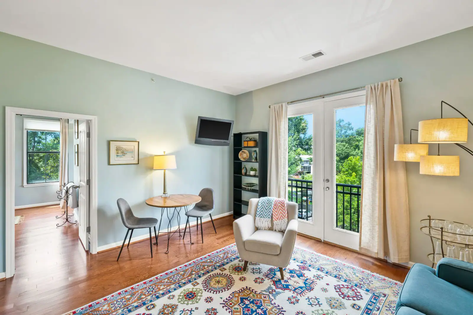 Property photograph at Walker Square, view 7