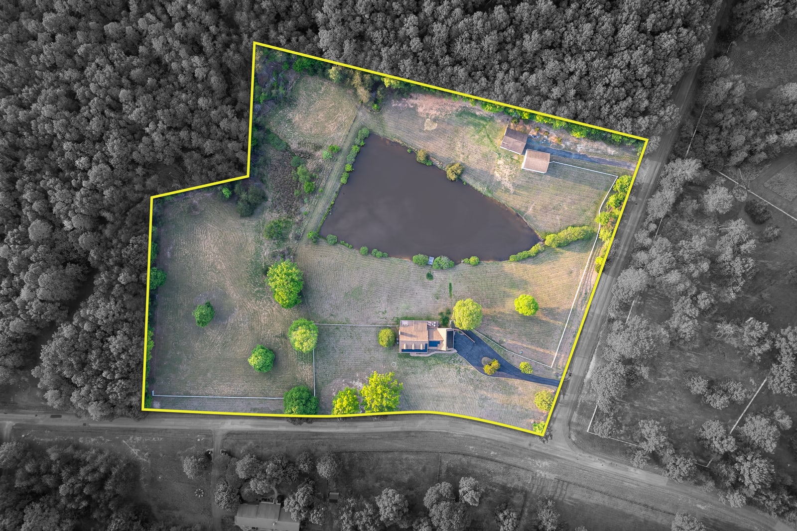 Aerial photograph with the property boundary highlighted at 21 Thurman Road