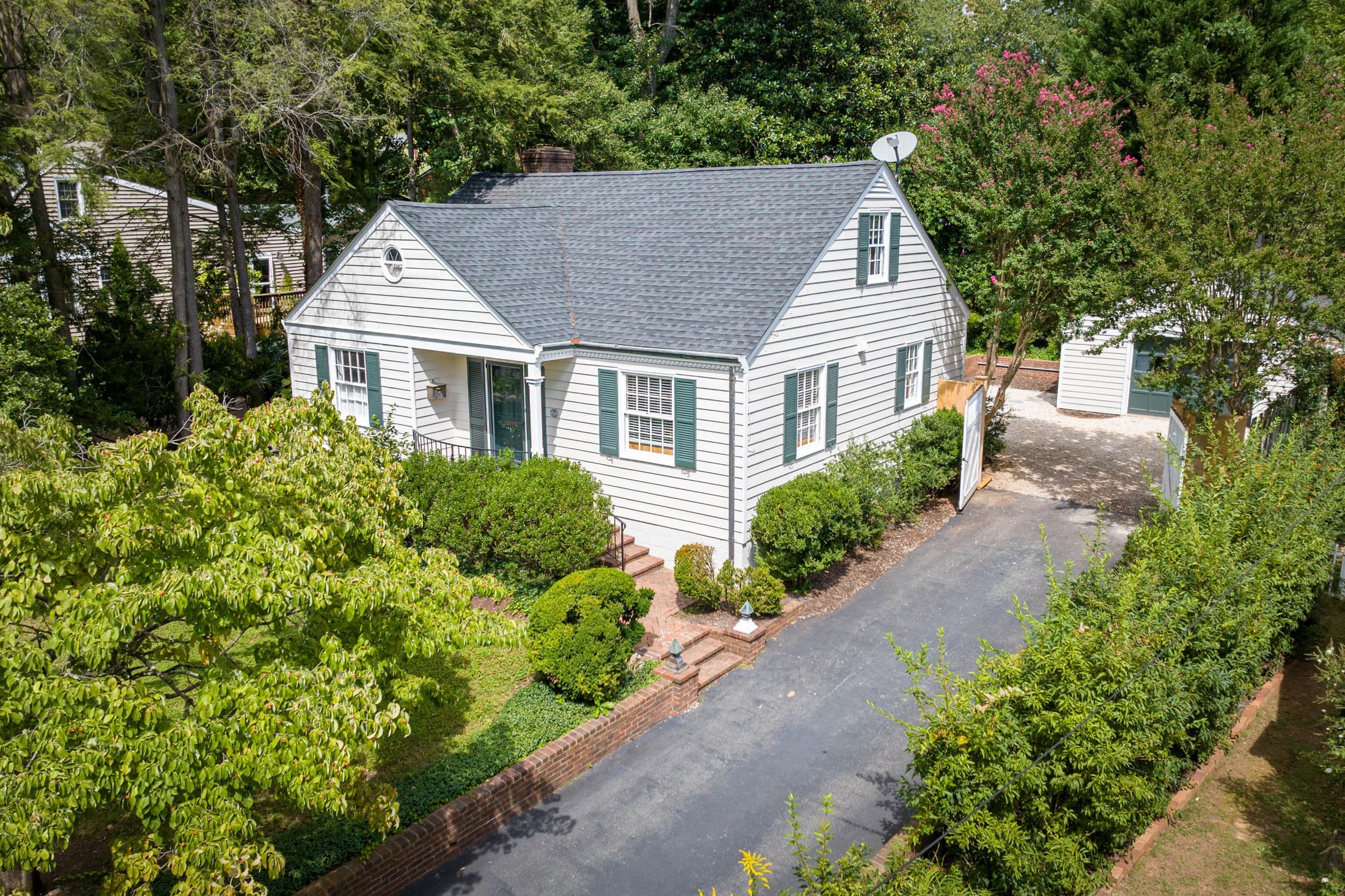 Property photograph at Greenleaf Lane, view 16