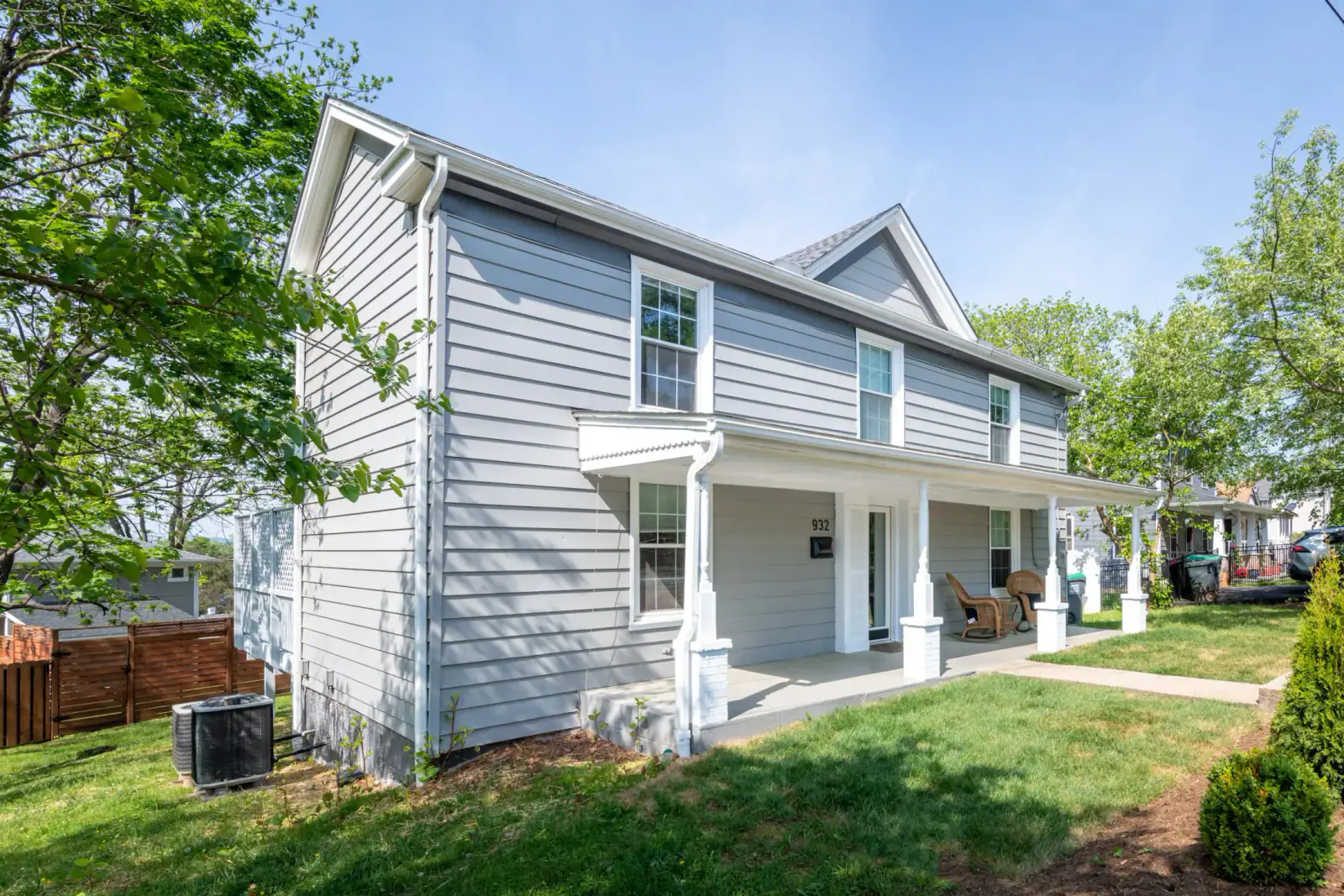 Property photograph at Monticello Avenue, view 17